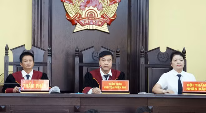 Hội đồng xét xử. Hội đồng xét xử.