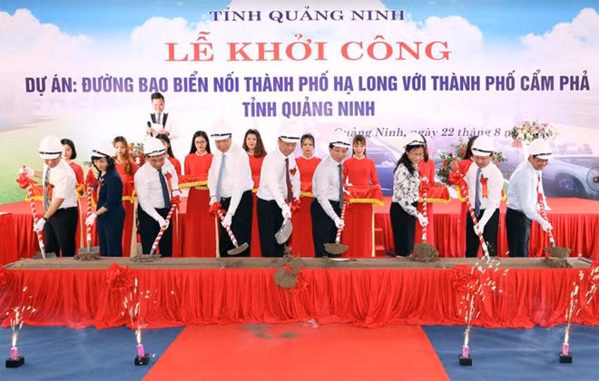 Lãnh đạo tỉnh Quảng Ninh cùng đại biểu động thổ khởi công xây dựng.