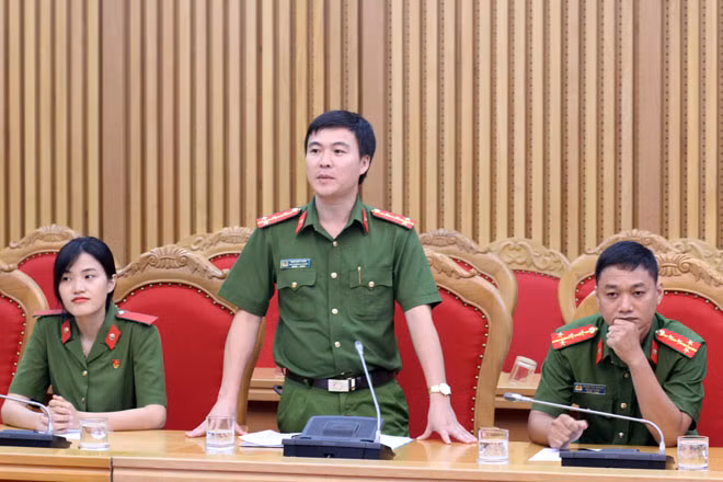 Đại uý Ngô Anh Tuấn phát biểu tại buổi gặp mặt 35 đại biểu ưu tú đại diện cho tuổi trẻ CAND tham dự chương trình “Gặp gỡ 500 đảng viên trẻ học tập và làm theo lời Bác tiêu biểu toàn quốc”.