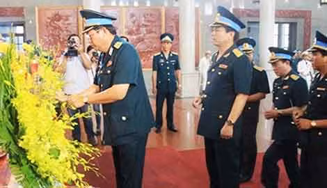 Lễ viếng, tiễn đưa đại tá liệt sỹ Nguyễn Đức Hảo, Phi đội trưởng máy bay CASA 212 tại TP Hồ Chí Minh.