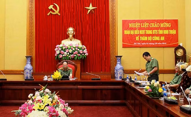 Đại tá Thùng Văn Nghiểm tại buổi gặp mặt.