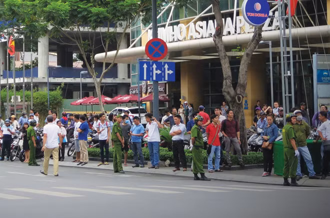 Bảo vệ mục tiêu tại thời điểm Tổng thống Obama thăm TP Hồ Chí Minh. Bảo vệ mục tiêu tại thời điểm Tổng thống Obama thăm TP Hồ Chí Minh.
