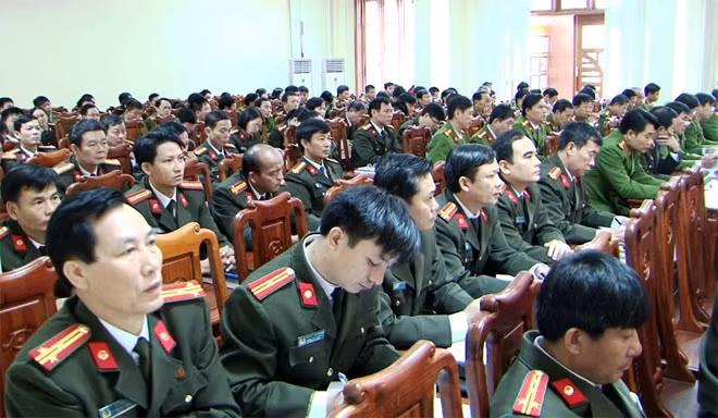 Cán bộ chủ chốt các phòng, ban Công an Quảng Bình học tập, quán triệt Nghị quyết Trung ương 4, khóa XII.