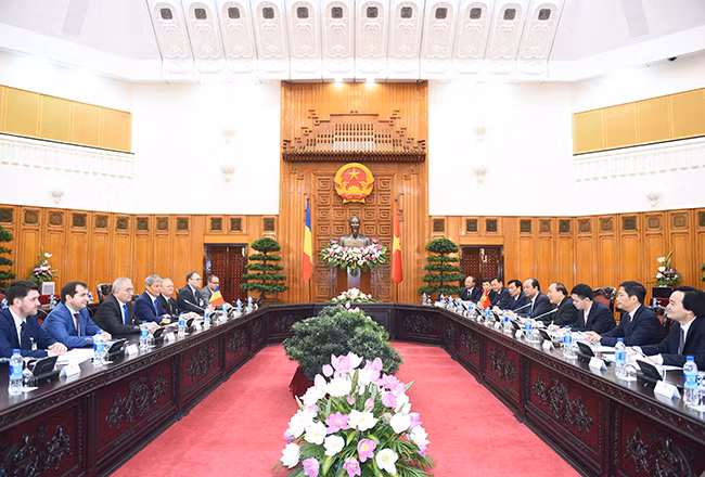 Hội đàm giữa Thủ tướng Nguyễn Xuân Phúc và Thủ tướng Rumani Dacian Ciolos. Ảnh: VGP/Quang Hiếu