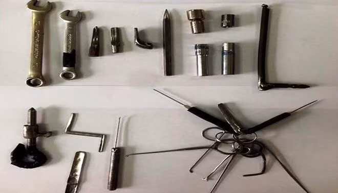 Dụng cụ nhóm Trung sử dụng phá các loại khóa để đột nhập vào bên trong nhà dân trộm cắp xe máy