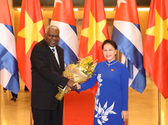 Chủ tịch Quốc hội Nguyễn Thị Kim Ngân với Chủ tịch Quốc hội Cuba Esteban Lazo Hernandez. Ảnh: TTXVN.