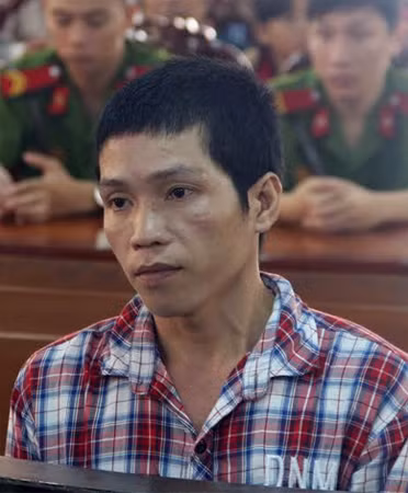 Bị cáo Tròn Anh trước vành móng ngựa.