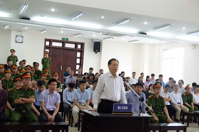 Bị cáo Phùng Đình Thực tại phiên toà sơ thẩm.