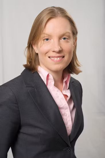 Bộ trưởng Cô đơn Anh - Tracey Crouch.