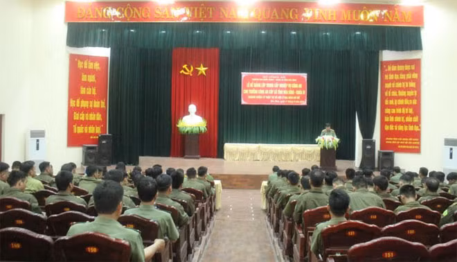 Toàn cảnh lễ bế giảng lớp Trung cấp nghiệp vụ Công an.