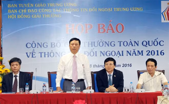 Ban tổ chức họp báo giới thiệu và phát động Giải thưởng toàn quốc về thông tin đối ngoại 2016.