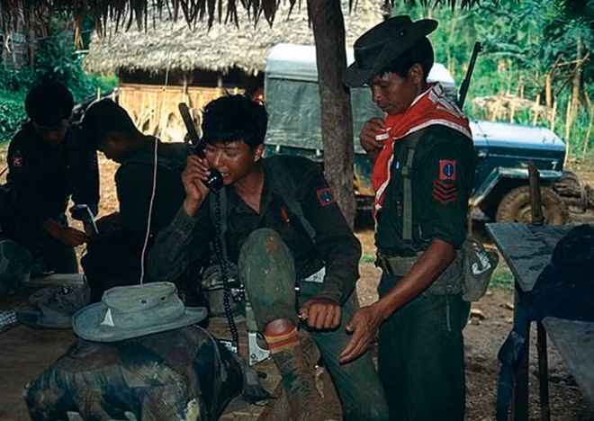 Một chốt kiểm soát quân sự ở vùng mỏ bắc Myanmar.