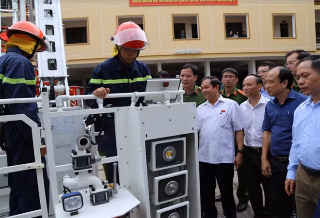 Đoàn đại biểu Quốc hội kiểm tra công tác sẵn sàng chiến đấu tại Phòng Cảnh sát PCCC&CNCH tỉnh Hà Tĩnh.