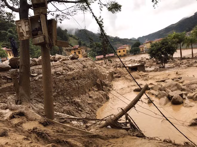 Khung cảnh tan hoang ở Mù Cang Chải, Yên Bái.