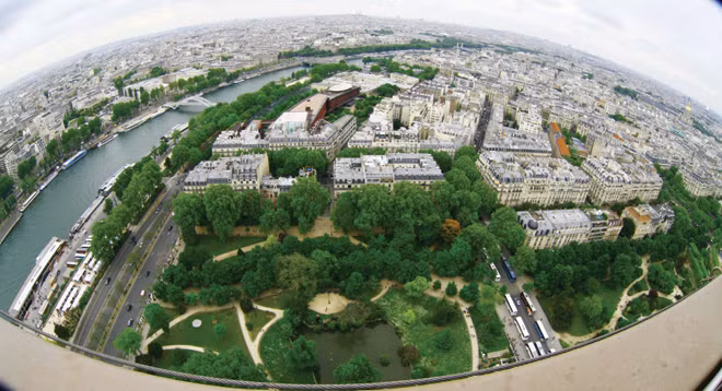 Paris nhìn từ tháp Eiffel.