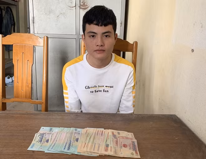 Đối tượng Lê Văn Nhân và tang vật vụ án.