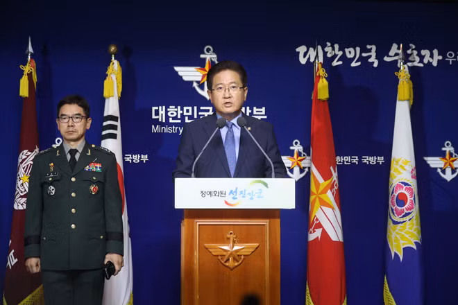 Thứ trưởng Quốc phòng Hàn Quốc Suh Choo-suk.