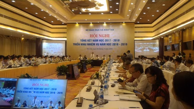 Hội nghị Tổng kết năm học 2017 – 2018 và triển khai nhiệm vụ năm học mới theo hình thức trực tuyến tại 64 điểm.