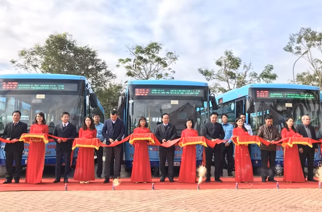 Hà Nội mở thêm tuyến buýt mới kết nối khu công nghệ cao Hòa Lạc ảnh 1