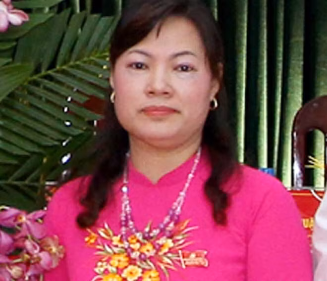 Cơ quan điều tra CAQ Nam Từ Liêm đề nghị VKSND cùng cấp truy tố nguyên nữ Bí thư Đảng ủy phường Mỹ Đình 1 Nguyễn Thị Thuận và chồng về tội tổ chức đánh bạc. Cơ quan điều tra CAQ Nam Từ Liêm đề nghị VKSND cùng cấp truy tố nguyên nữ Bí thư Đảng ủy phường Mỹ Đình 1 Nguyễn Thị Thuận và chồng về tội tổ chức đánh bạc.