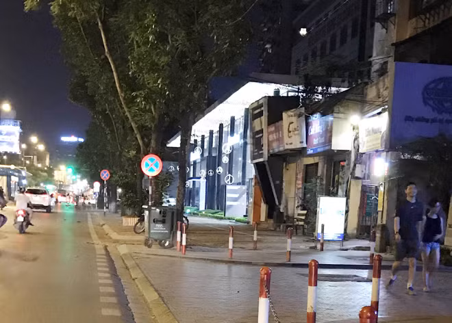 Trên phố Láng Hạ cũng vậy, lòng đường vỉa hè được các hộ kinh doanh và người dân đồng thuận chấp hành nghiêm túc. Làm cho đường phố gọn gàng, sạch sẽ và văn minh đô thị.