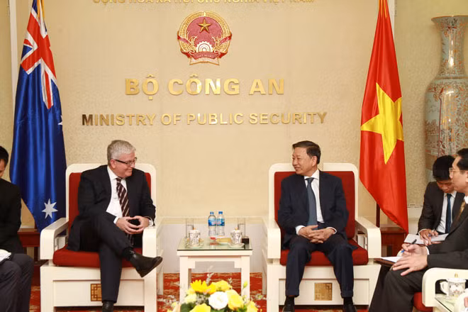 Bộ trưởng Tô Lâm và Đại sứ Craig Chitticktại buổi tiếp. Bộ trưởng Tô Lâm và Đại sứ Craig Chitticktại buổi tiếp.