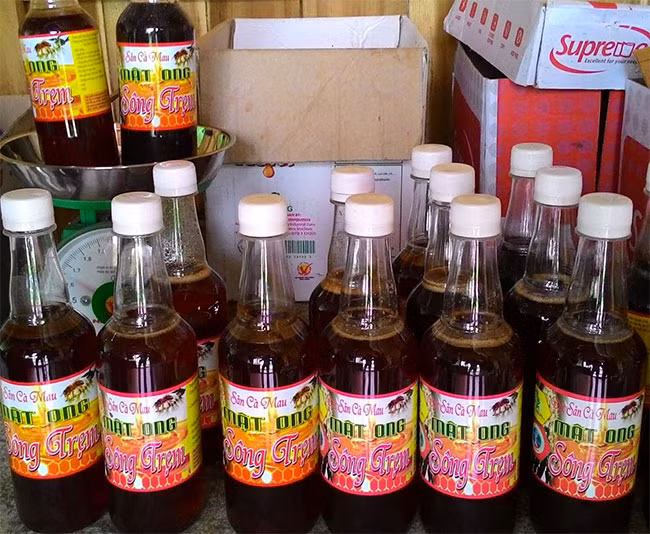 Mật ong rừng U Minh – một đặc sản của Cà Mau đã được công nhận nhãn hiệu tập thể.