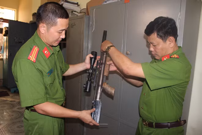Công an Bắc Giang kiểm tra, thu giữ súng tự chế Công an Bắc Giang kiểm tra, thu giữ súng tự chế