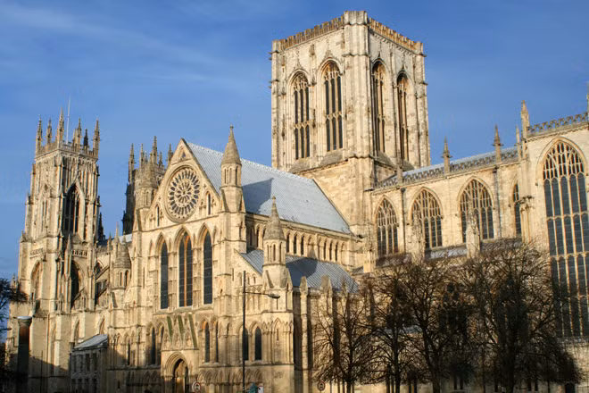 Nhà thờ York Minster và Ðội trưởng Cảnh sát George Morley của nhà thờ vào năm 1912.