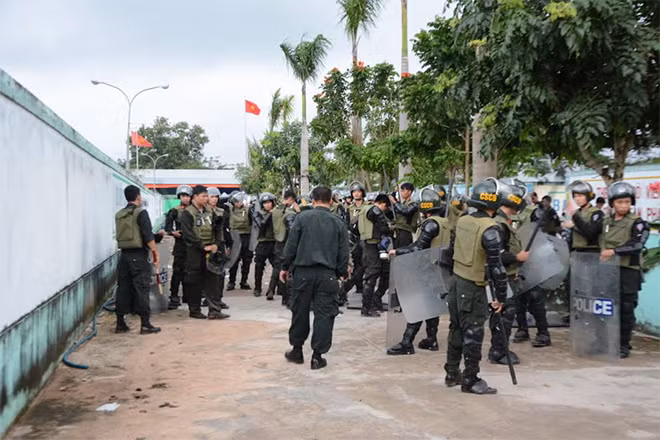 Hàng trăm cảnh sát được huy động để truy bắt số học viên trốn trại
