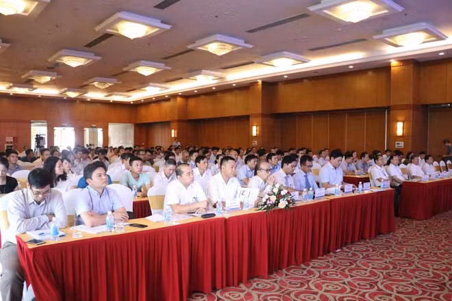 Hội thảo thu hút gần 300 khách mời từ các cơ quan TƯ, địa phương va cộng đồng doanh nghiệp tỉnh Thái Bình. Hội thảo thu hút gần 300 khách mời từ các cơ quan TƯ, địa phương va cộng đồng doanh nghiệp tỉnh Thái Bình.
