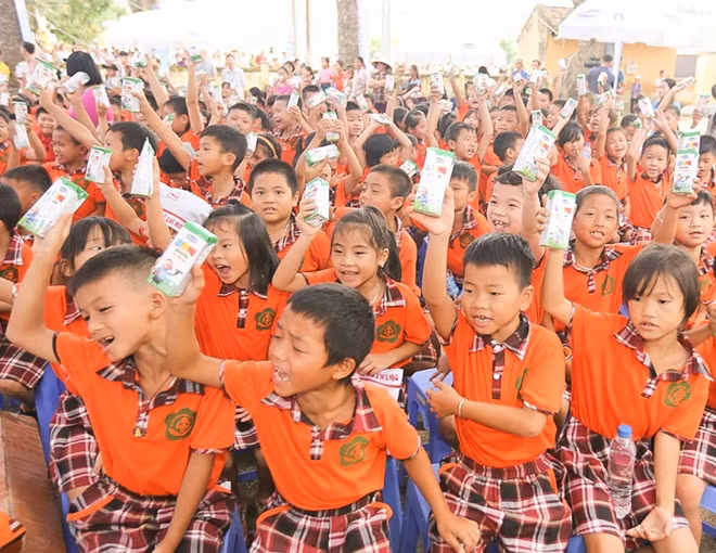 Chương trình sữa học đường giúp trẻ em phát triển cả về thể chất và trí tuệ.