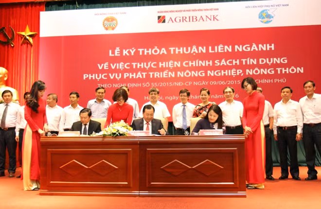 Lễ ký thỏa thuận liên ngành giữa Agribank, Hội Nông dân Việt Nam với Hội Liên hiệp Phụ nữ Việt Nam. Lễ ký thỏa thuận liên ngành giữa Agribank, Hội Nông dân Việt Nam với Hội Liên hiệp Phụ nữ Việt Nam.