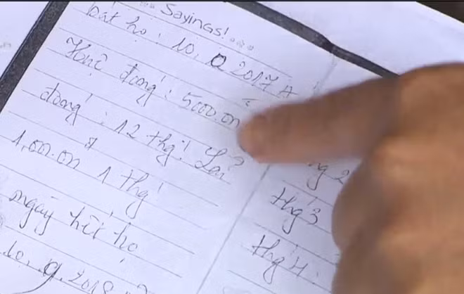 Các quyển sổ ghi “họ góp”.