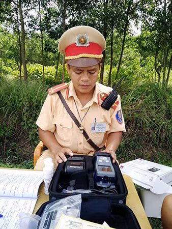 Máy đo nồng độ cồn mới và máy test ma túy vừa được Công an Quảng Bình đưa vào phục vụ công tác tuần tra, kiểm soát giao thông.