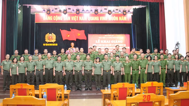 Đại biểu, lãnh đạo Học viện ANND và các học viên tại lễ khai giảng.