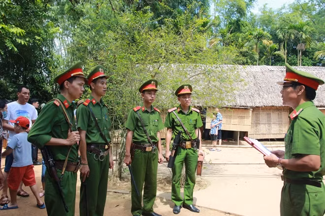 Cán bộ chiến sĩ Đội CSBV Khu di tích Kim Liên triển khai kế hoạch đảm bảo ANTT tại khu di tích.
