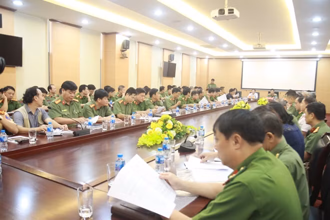 Các đại biểu tại lễ phát động cuộc thi và triển lãm ảnh nghệ thuật lần thứ 4 do Công an TP Hà Nội tổ chức.