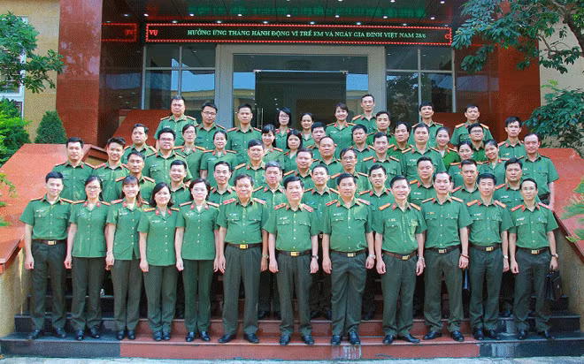 Thứ trưởng Nguyễn Văn Sơn và các đại biểu.