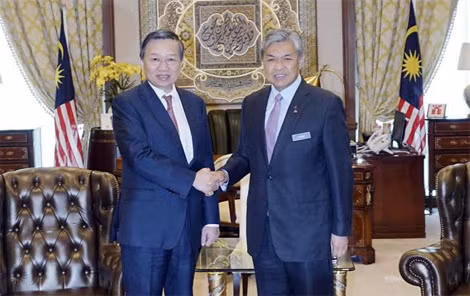 Bộ trưởng Tô Lâm và Phó Thủ tướng kiêm Bộ trưởng Bộ Nội vụ Malaysia Ahmad Zahid Hamidi.