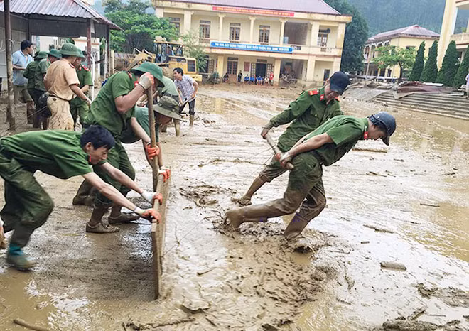 Luôn có mặt ở những nơi xung yếu do mưa lũ.