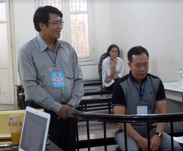 Hai bị cáo Tuấn và Hưng.