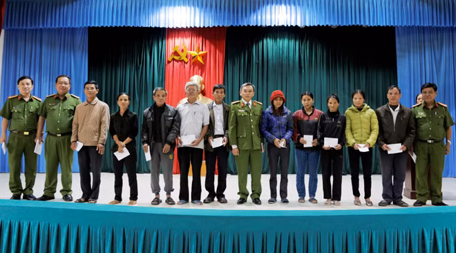 Tặng quà.
