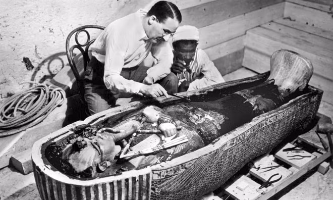 Nhà khảo cổ Howard Carter. Nhà khảo cổ Howard Carter.