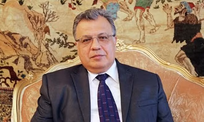 Đại sứ Nga tại Thổ Nhĩ Kỳ Andrey Karlov vừa bị sát hại. Đại sứ Nga tại Thổ Nhĩ Kỳ Andrey Karlov vừa bị sát hại.