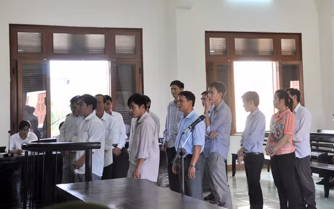 Các bị cáo tại phiên xử sơ thẩm.