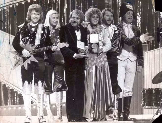 ABBA thời chiến thắng ở cuộc thi Eurovison với ca khúc Waterloo.