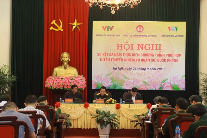 Các đại biểu dự Hội nghị sơ kết.