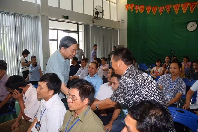 Bộ trưởng Tô Lâm tiếp xúc với cử tri tỉnh Bắc Ninh.