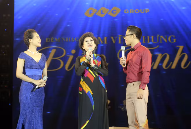 “Cảm ơn FLC – đơn vị tổ chức chương trình hôm nay đã trao cho Giao Linh & Đàm Vĩnh Hưng có 1 cái duyên để gặp lại nhau, để cùng nhau hát trên sân khấu đẹp như thế này”. Ca sĩ Giao Linh chia sẻ